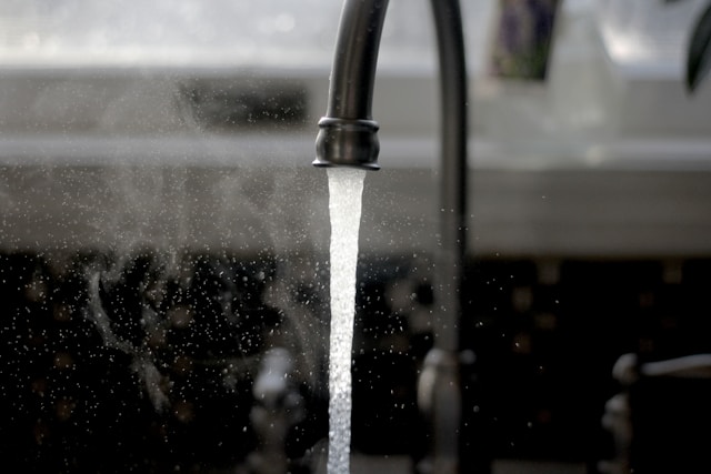 Kun je in Spanje water uit de kraan drinken?